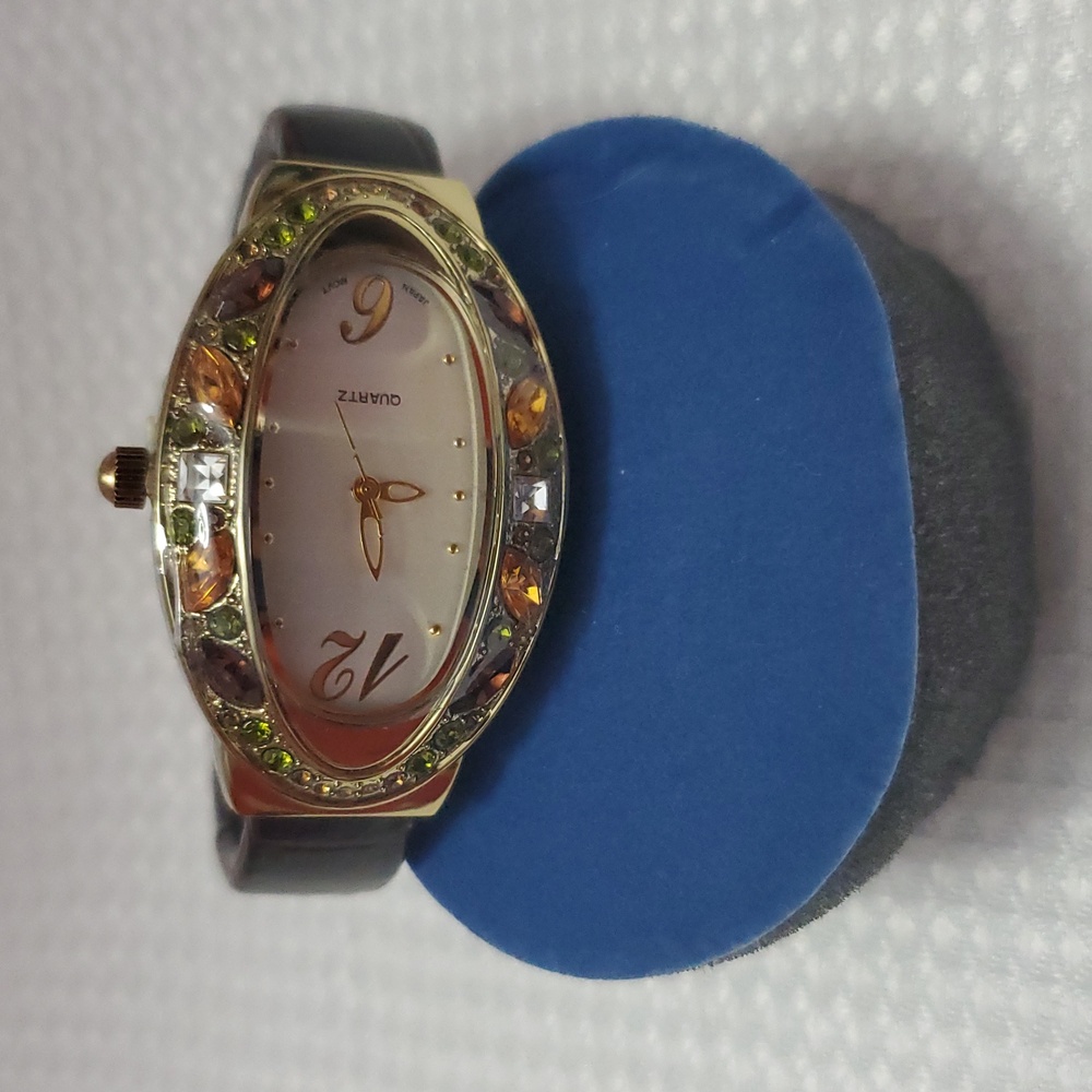 2008 Avon Rhinestone Quartz Watch - Picture 3 of 6